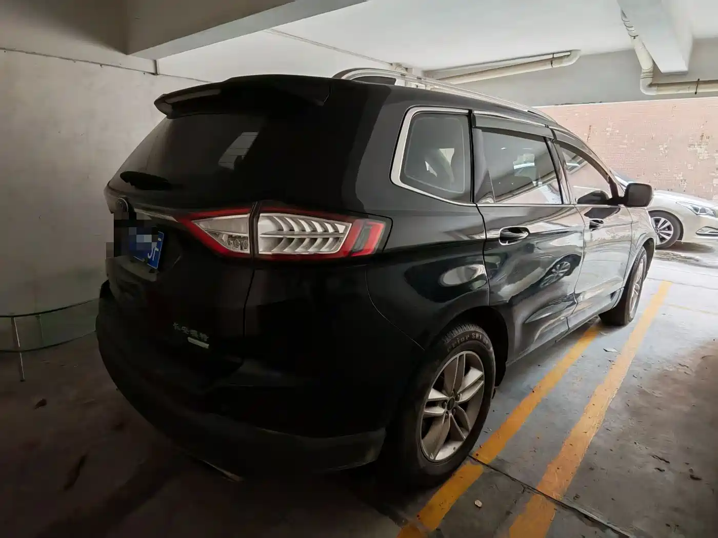 Photo 6 - Ford Edge