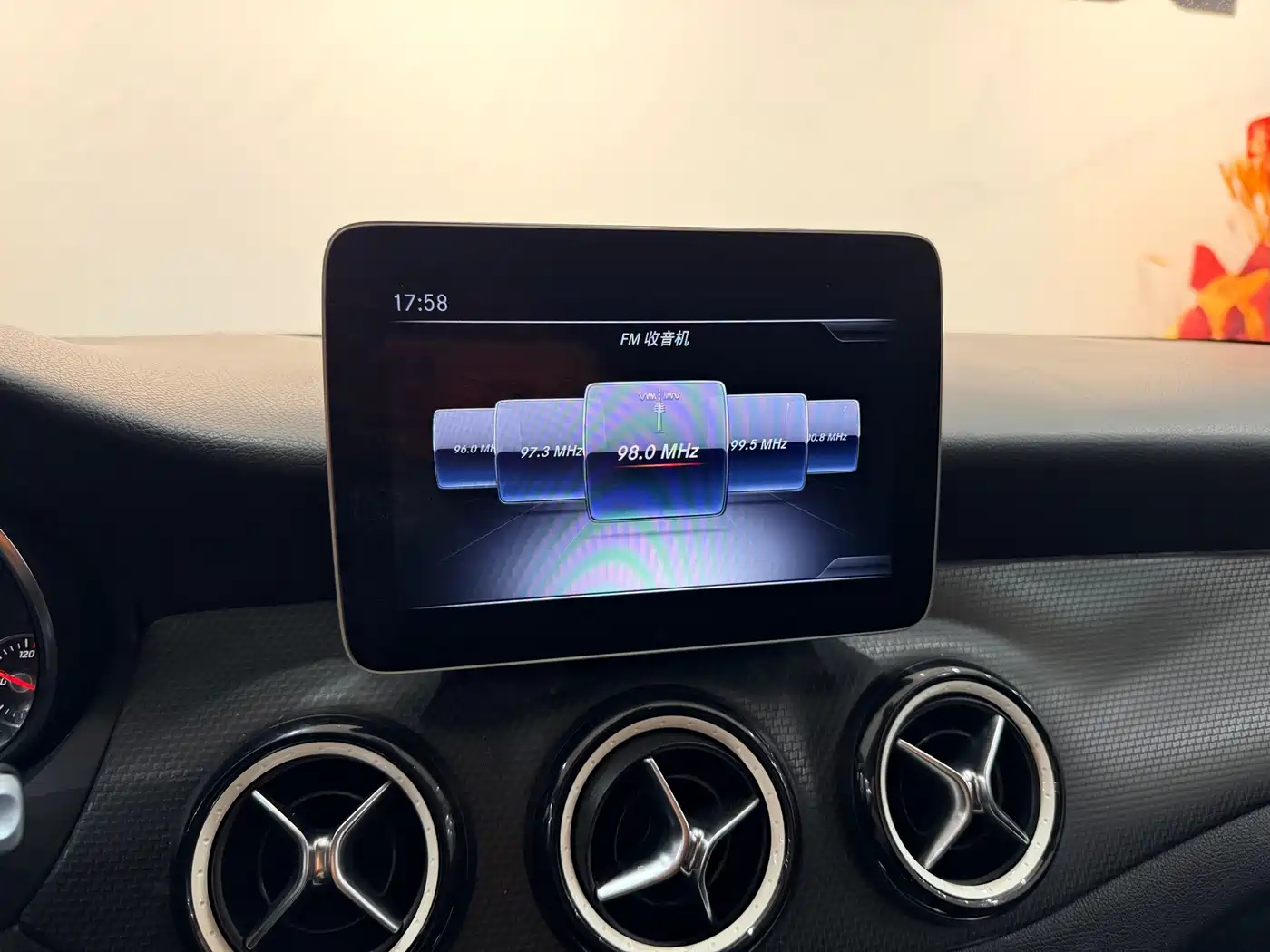 Mercedes-Benz GLA 2019 GLA 200 Dynamic фото 12