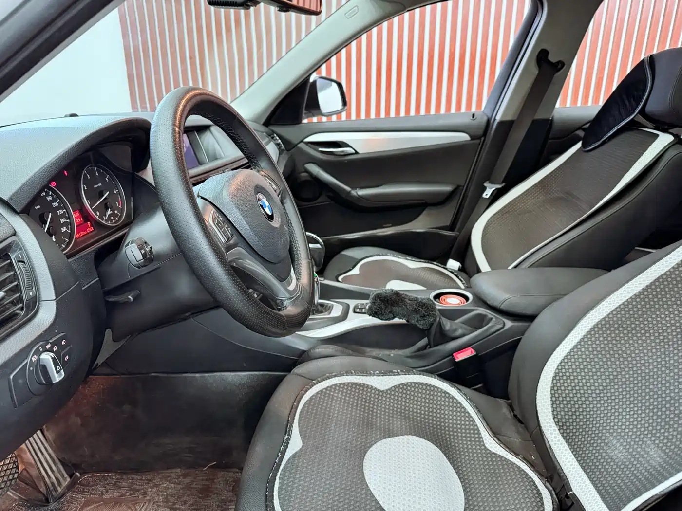 BMW X1 2014 sDrive18i Leading Edition фото 14