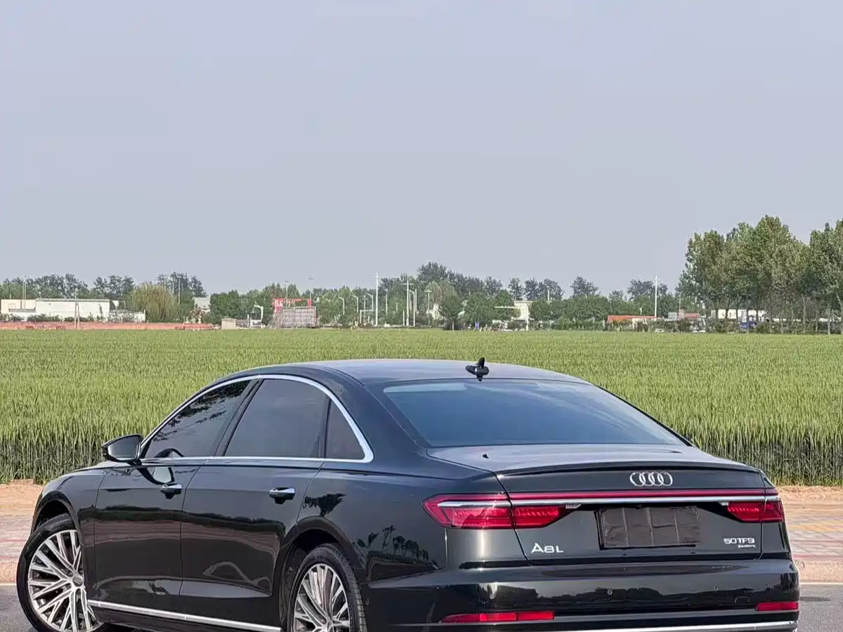 AUDI A8