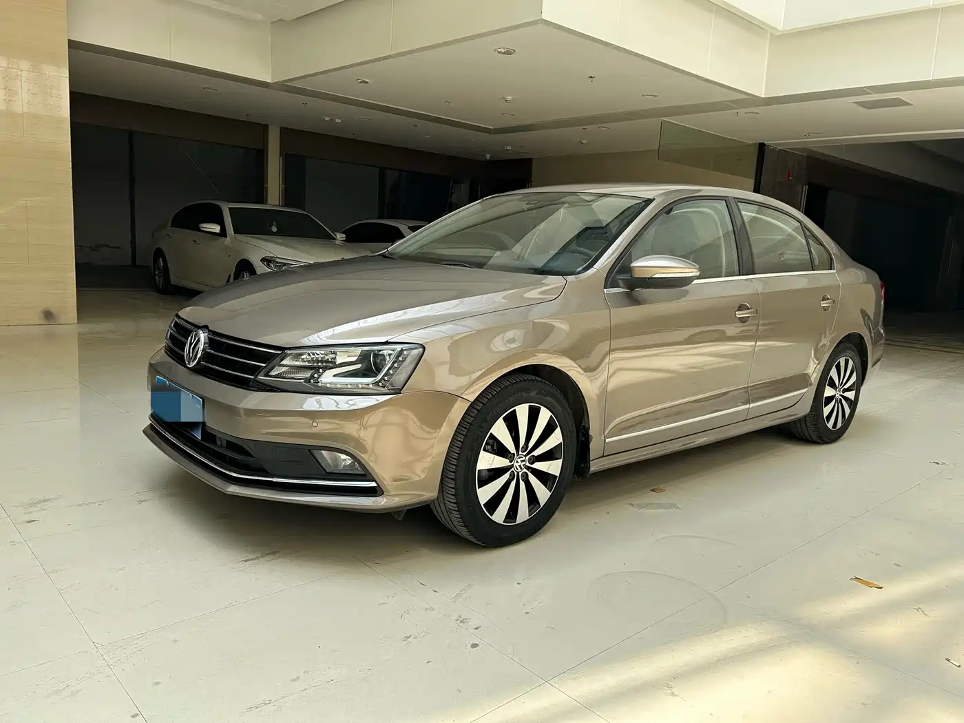 Фото 1 - Volkswagen Sagitar
