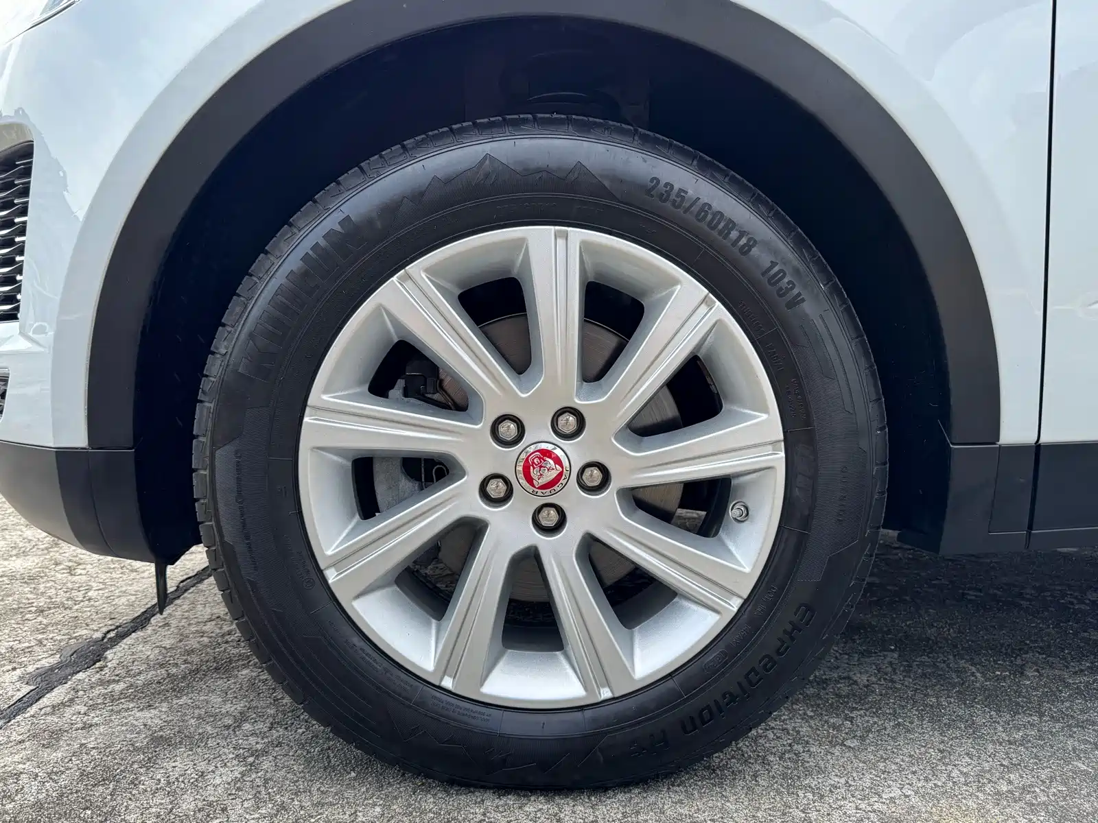 Фото 28 - Jaguar E-PACE