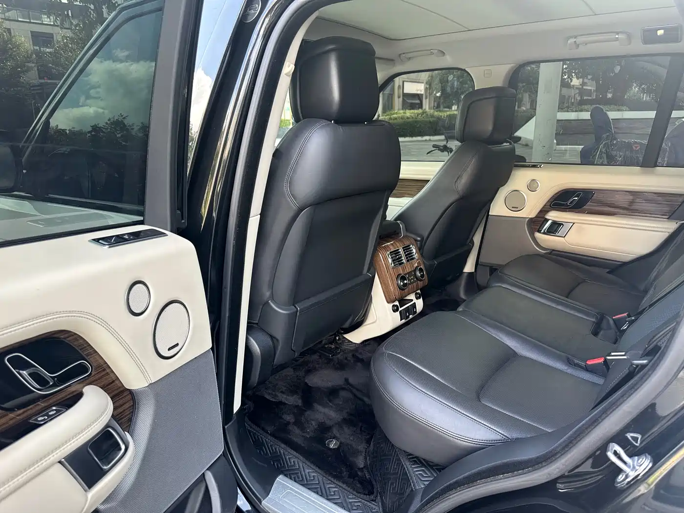 Land Rover Range Rover 2018 3.0 SC V6 Vogue Heritage Edition фото 4