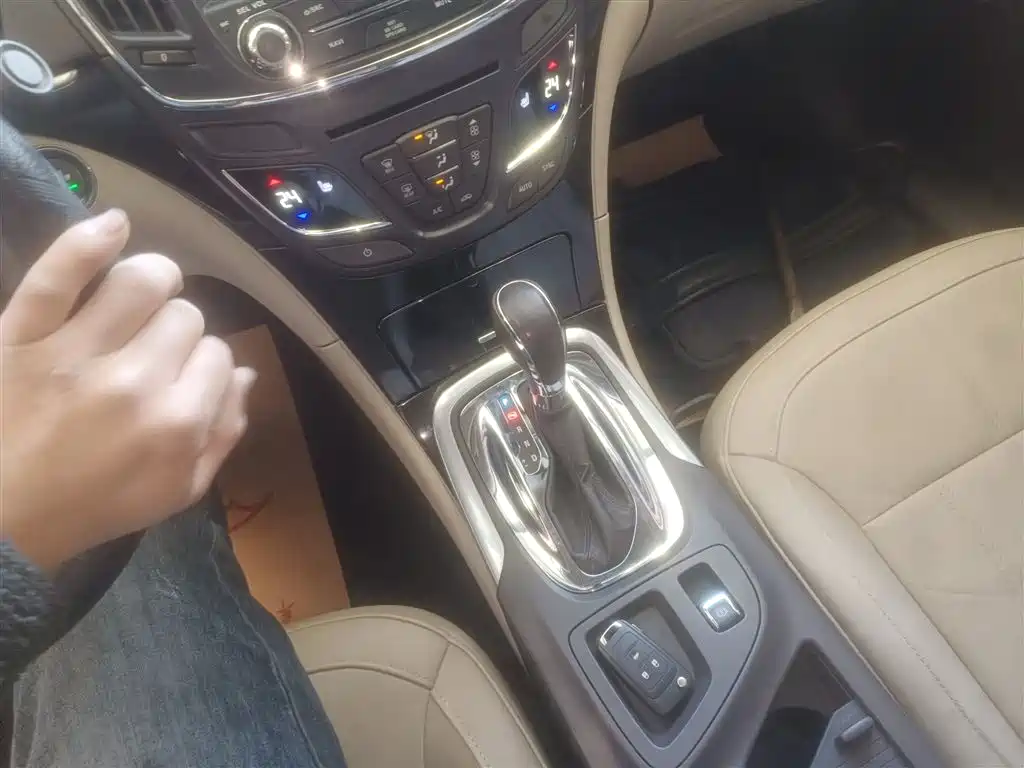 Buick Regal 2015 2.0L Elite Fashion Model фото 10