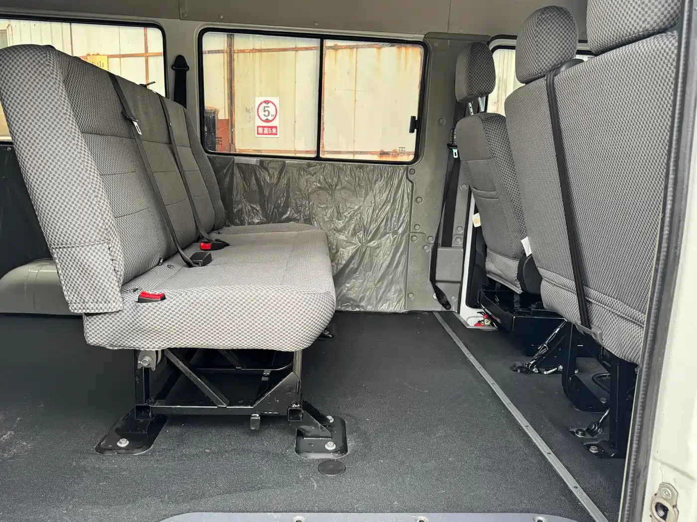 Iveco Daily 2020 2021 Model 2.5T A35 M1 Passenger Vehicle 5-9 Seats Short Wheelbase Medium Roof Single Tire Sliding Door