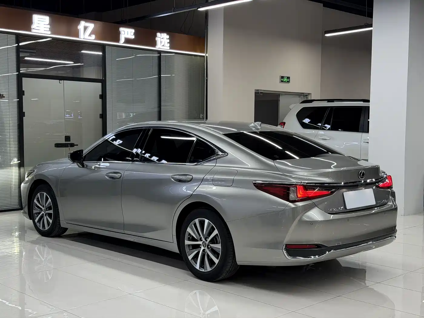 Lexus ES 2020 200 Excellence фото 20