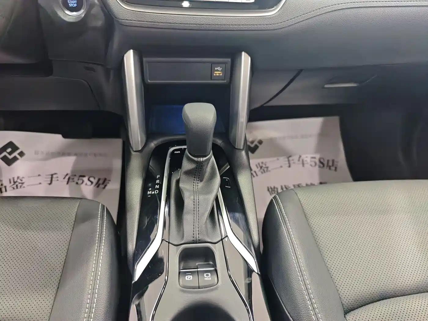 Toyota Frontlander 2022 2.0L CVT Luxury PLUS Edition фото 12