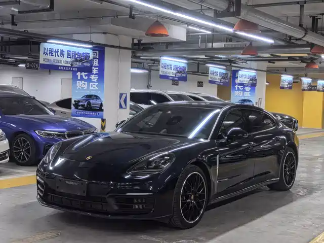 PORSCHE PANAMERA