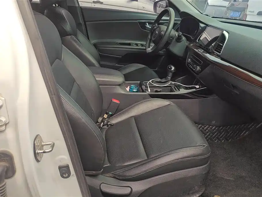 Kia K4 2014 1.8L Automatic GLS фото 8