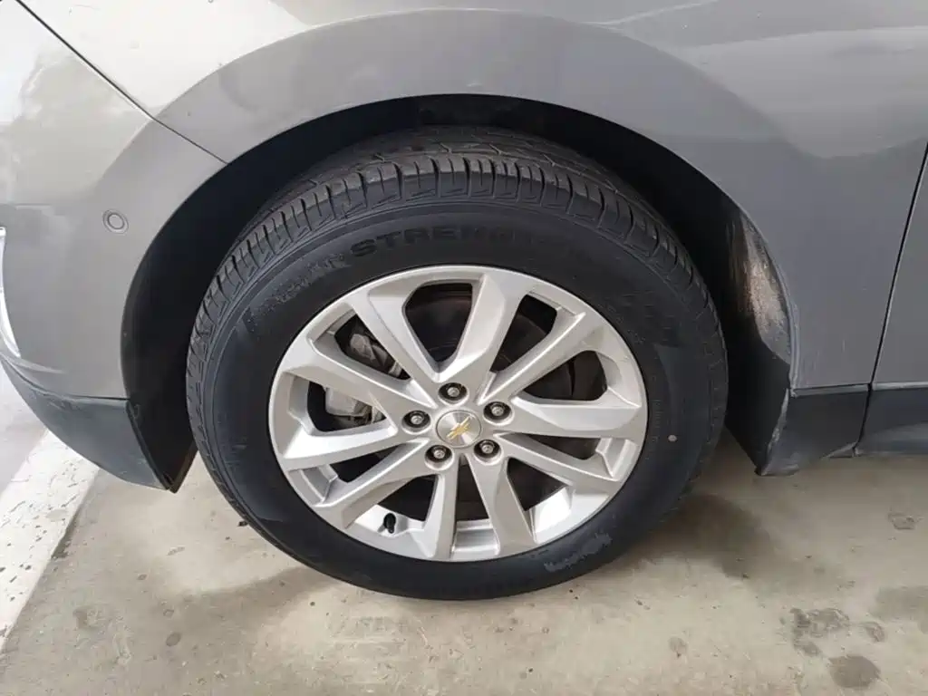 Photo 23 - Chevrolet Equinox