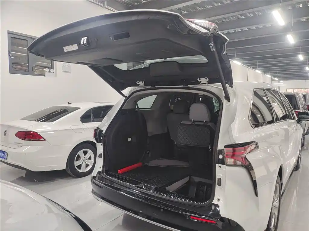 Toyota Sienna 2023 2.5L Hybrid Luxury Edition фото 18