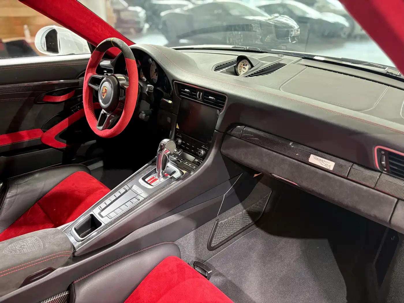 Porsche 911 2018 GT2 RS 3.8T фото 26