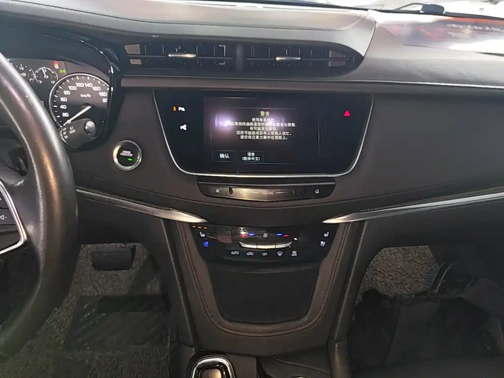 Фото 13 - Cadillac XT5