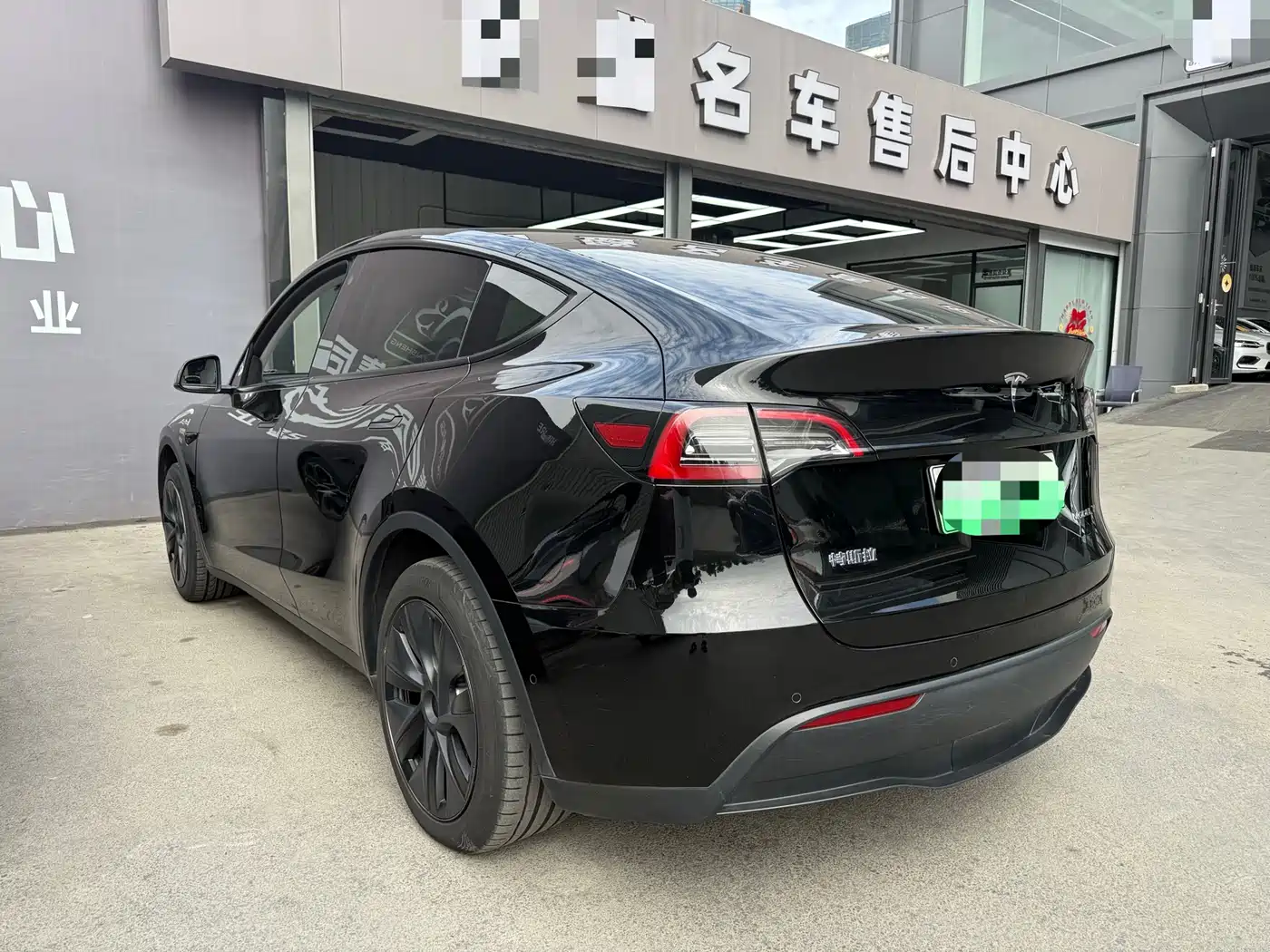 Tesla Model Y 2023 Long Range All-Wheel Drive Edition фото 10