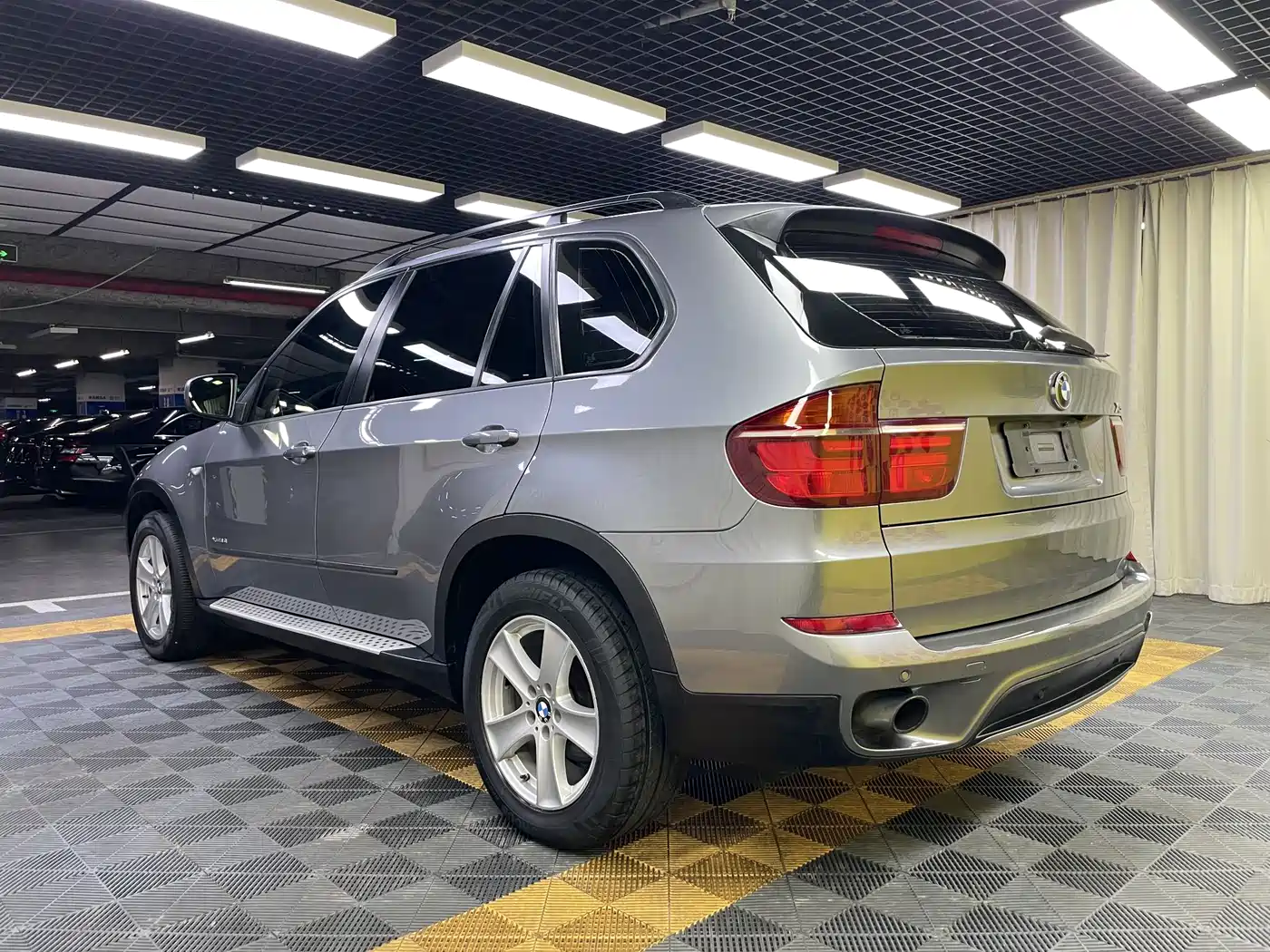 BMW X5 (Import) 2011 xDrive35i Leading Edition фото 8