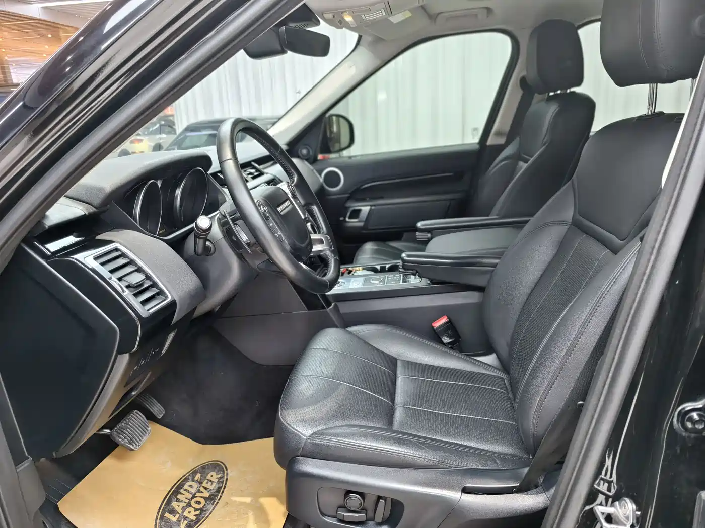 Land Rover Discovery 2018 3.0 SC V6 SE фото 8