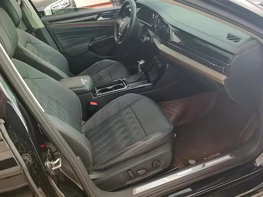 Volkswagen Passat 2019 330TSI Luxury Edition China VI фото 8