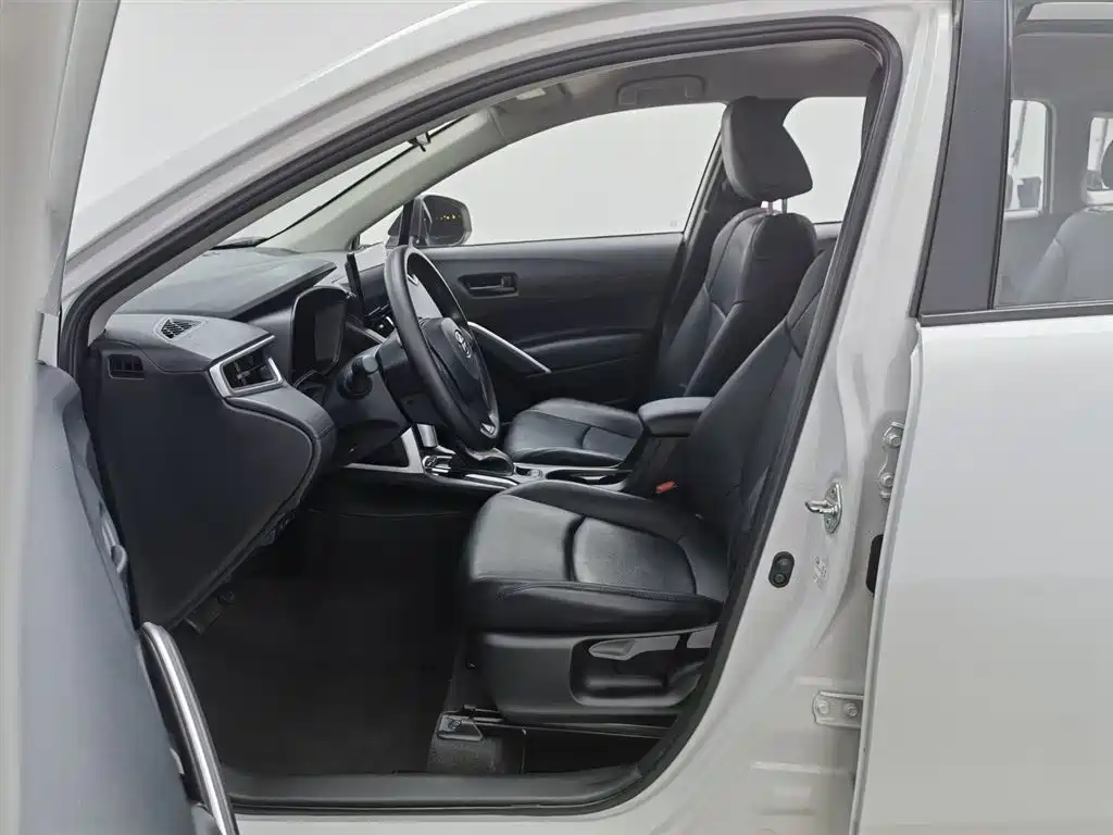 Toyota Corolla Cross 2023 2.0L Pioneer Edition фото 10