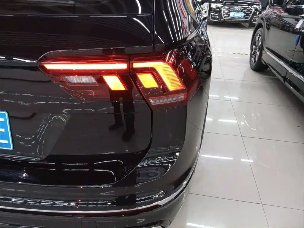 Volkswagen Tiguan L 2025 330TSI Automatic 2WD R-Line Dragon Glory Edition фото 24