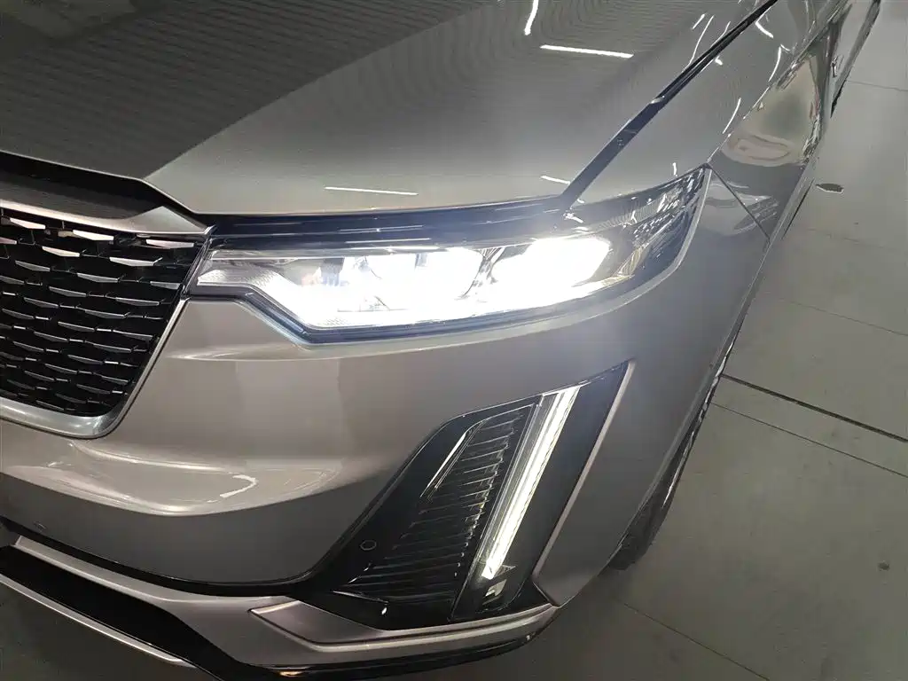 CADILLAC XT6