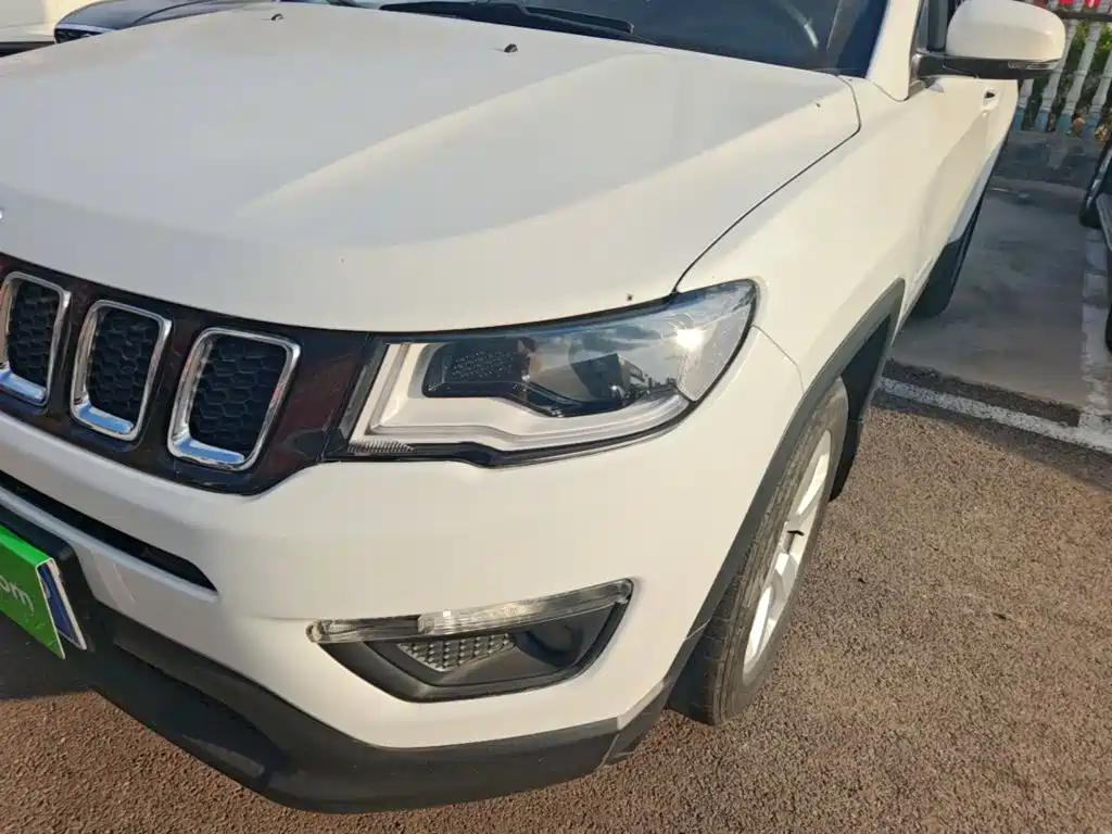 Photo 24 - Jeep Compass