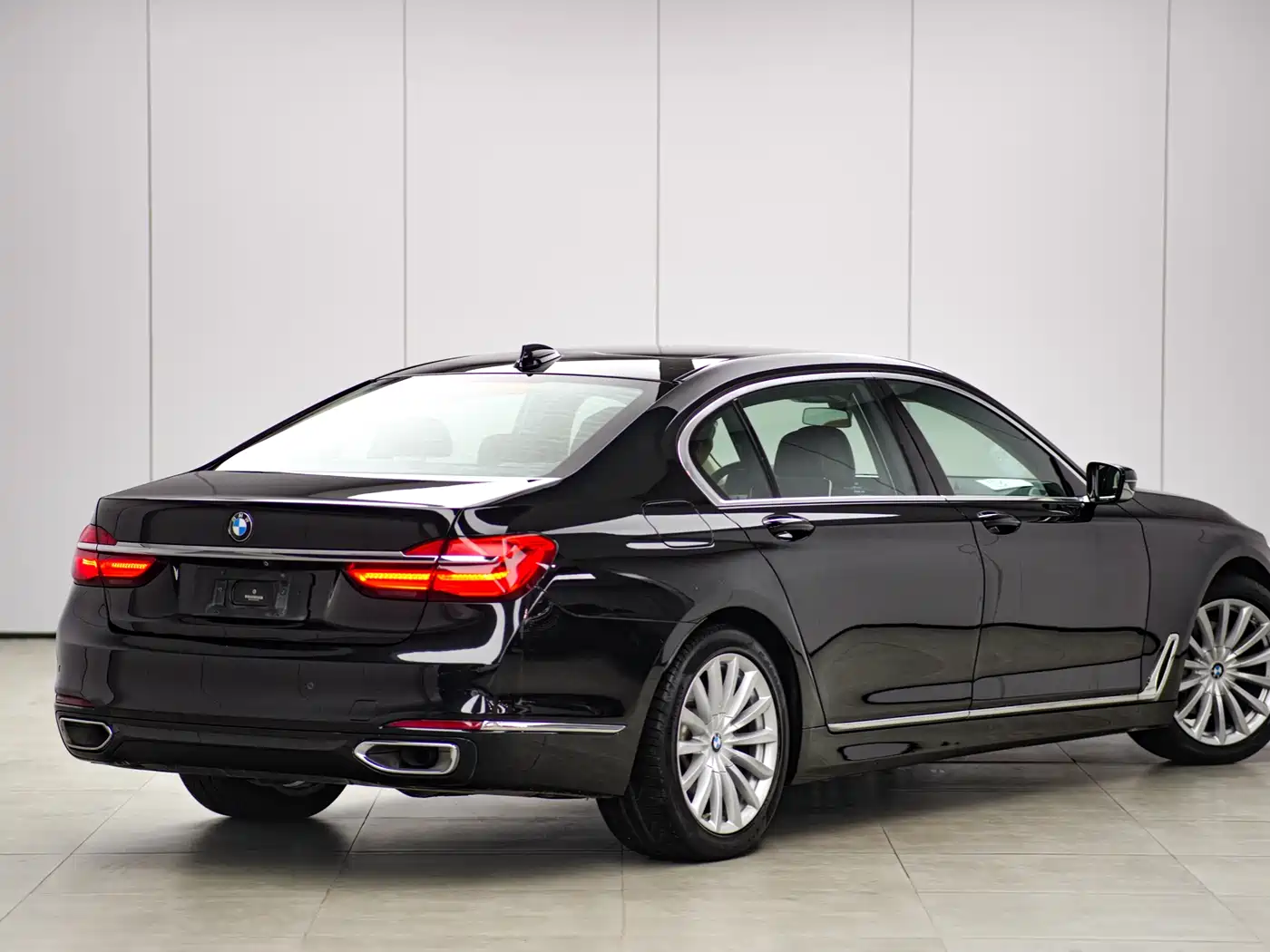 BMW 7 Series 2016 740Li Leading Edition фото 11