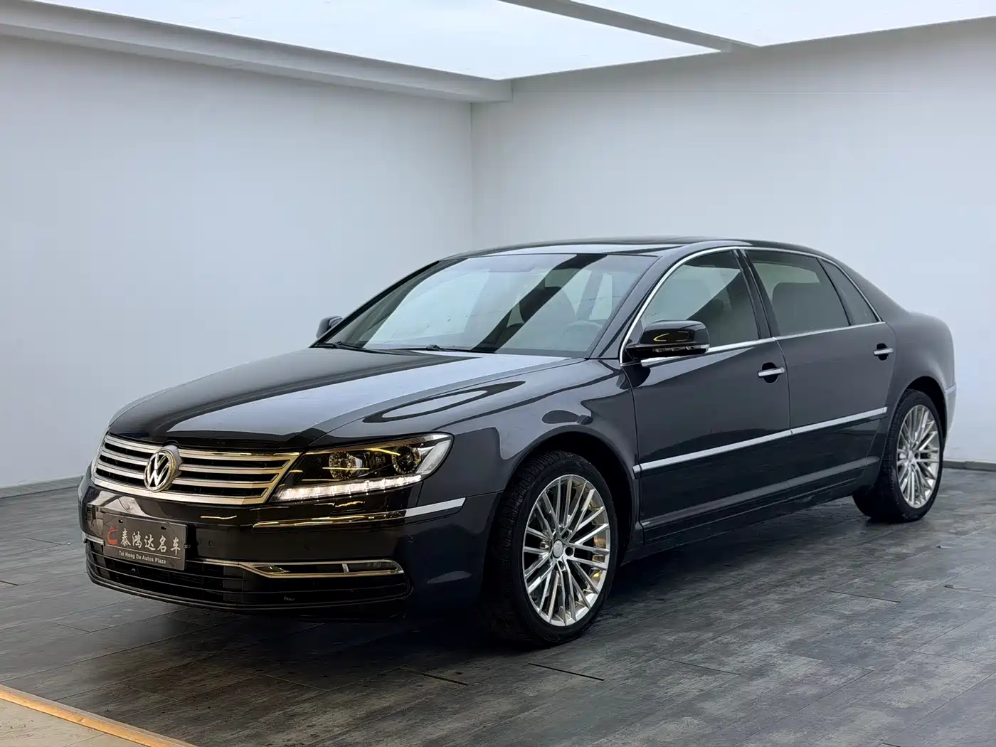 Volkswagen Phaeton 2011 3.6L V6 4-seat Long Wheelbase Individual фото 4