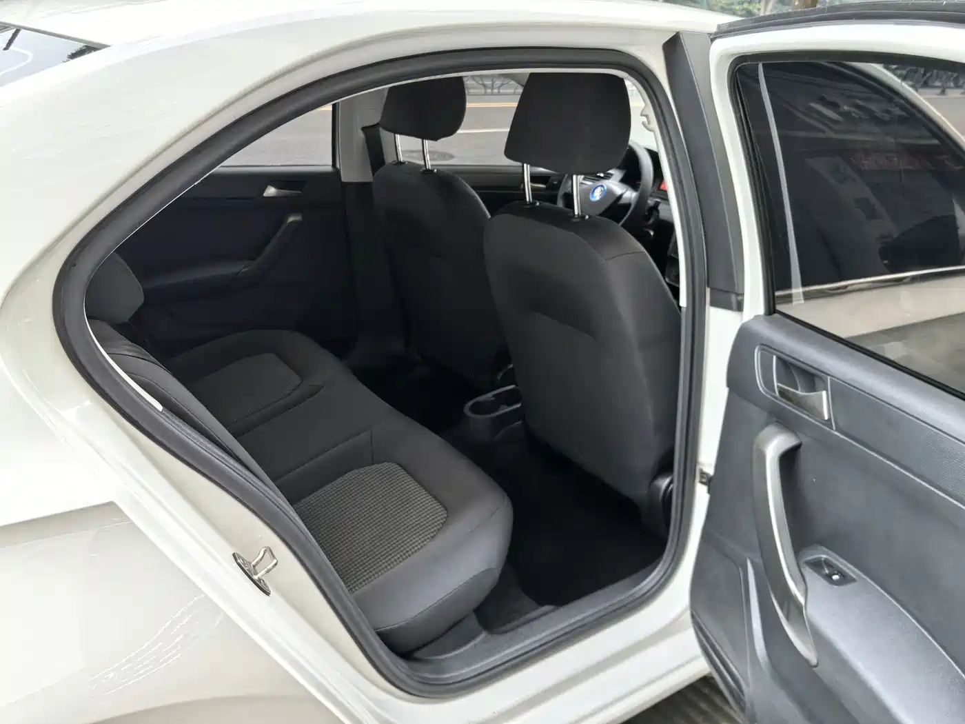 Volkswagen Santana 2016 1.6L Automatic Trend Edition фото 14