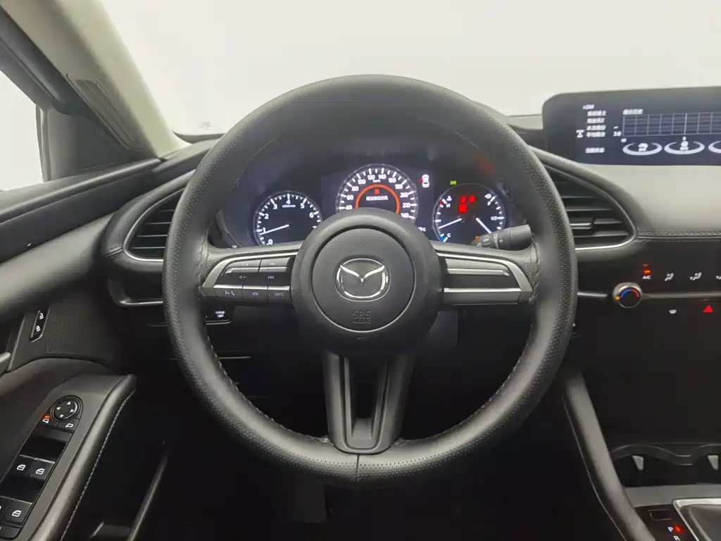 Фото 11 - Mazda Mazda 3