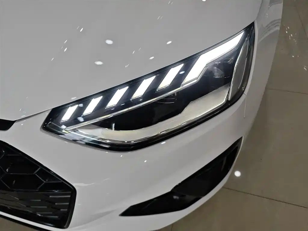 Audi A4L 2022 40 TFSI Luxury Dynamic фото 18