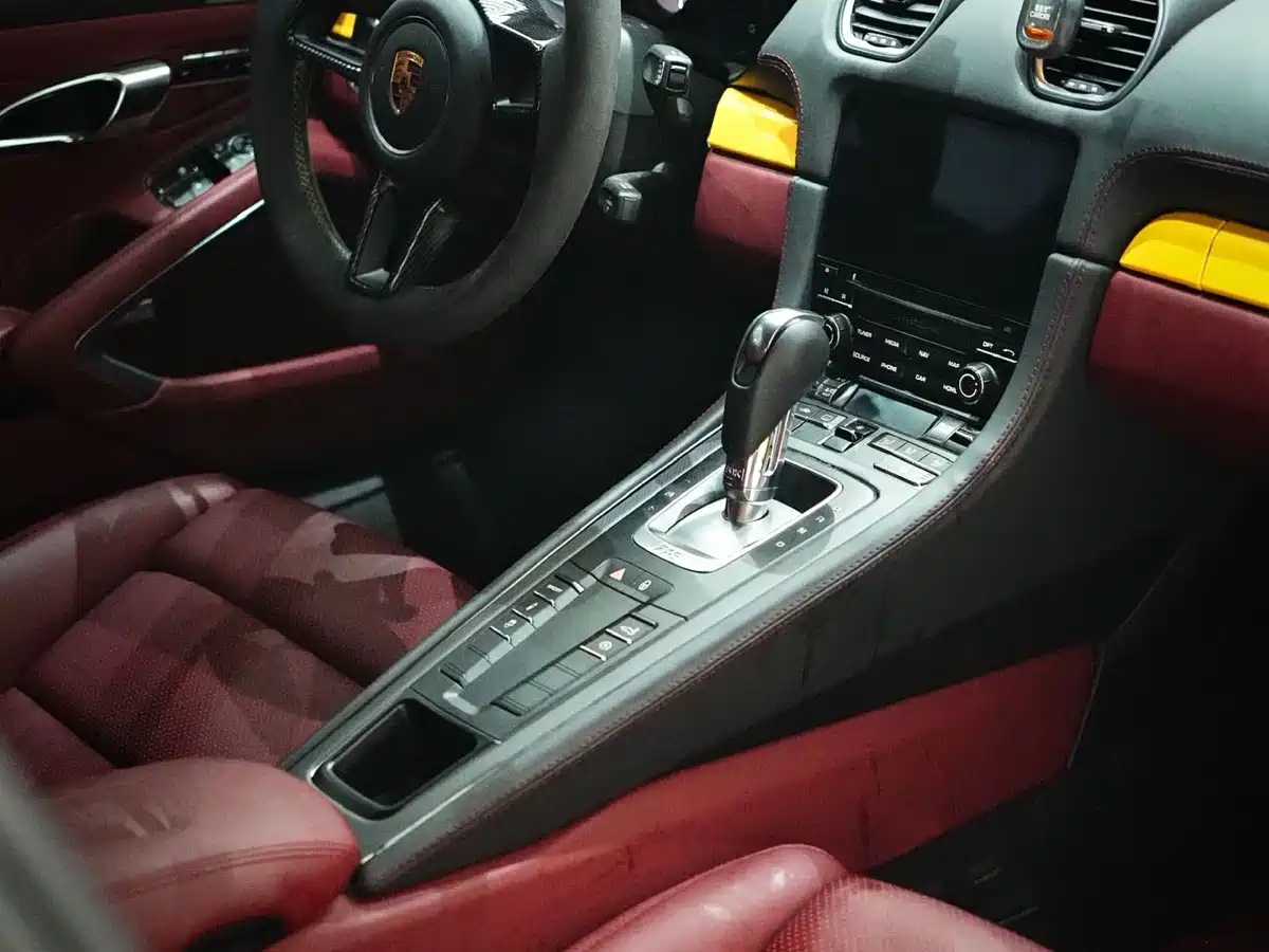 Porsche 718 2018 Cayman 2.0T фото 16