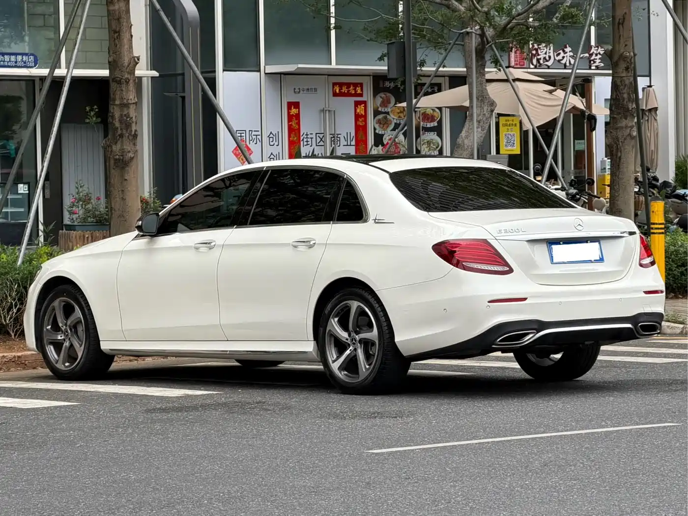 Mercedes-Benz E-Class 2018 E 300 L Sport Fashion фото 3