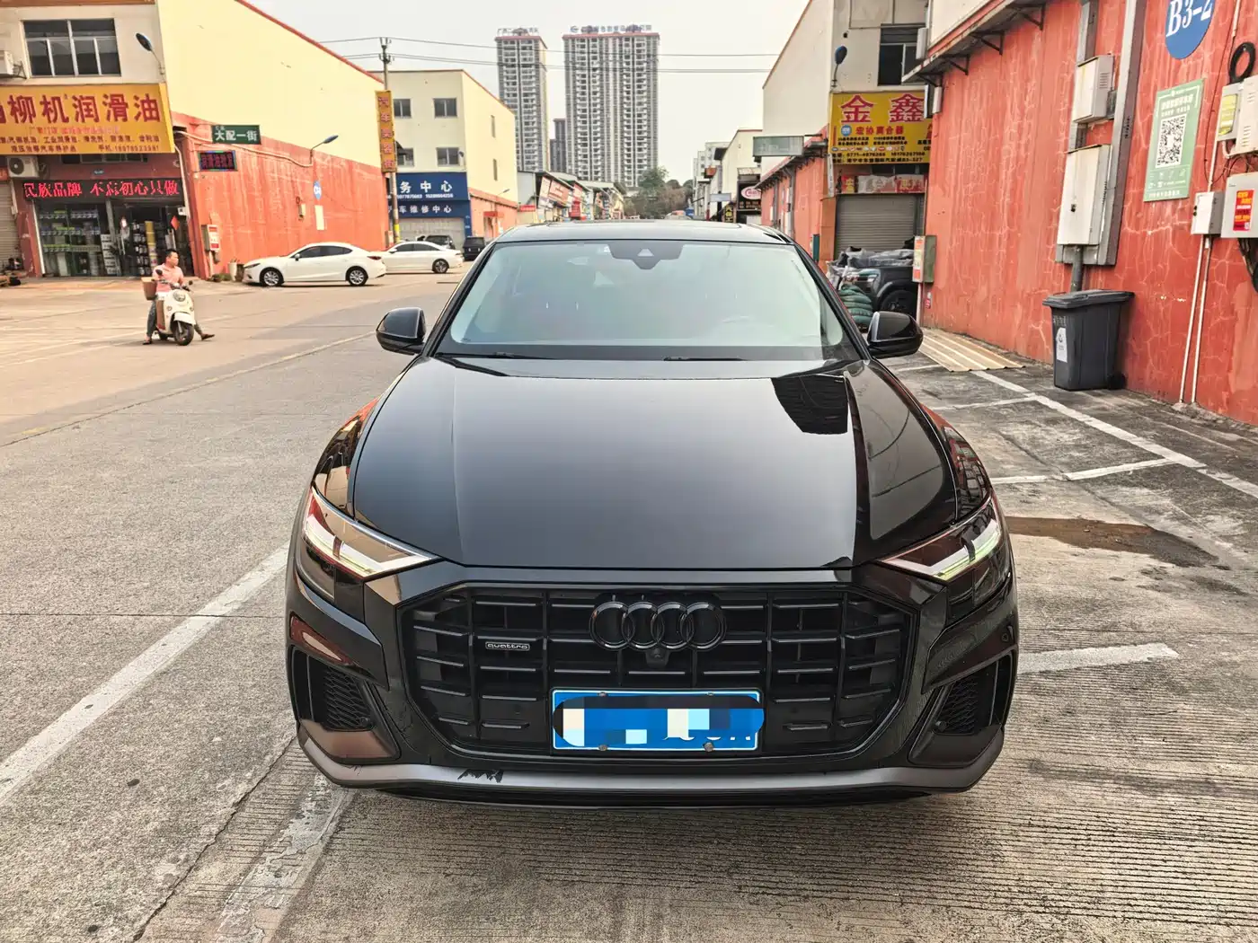AUDI Q8