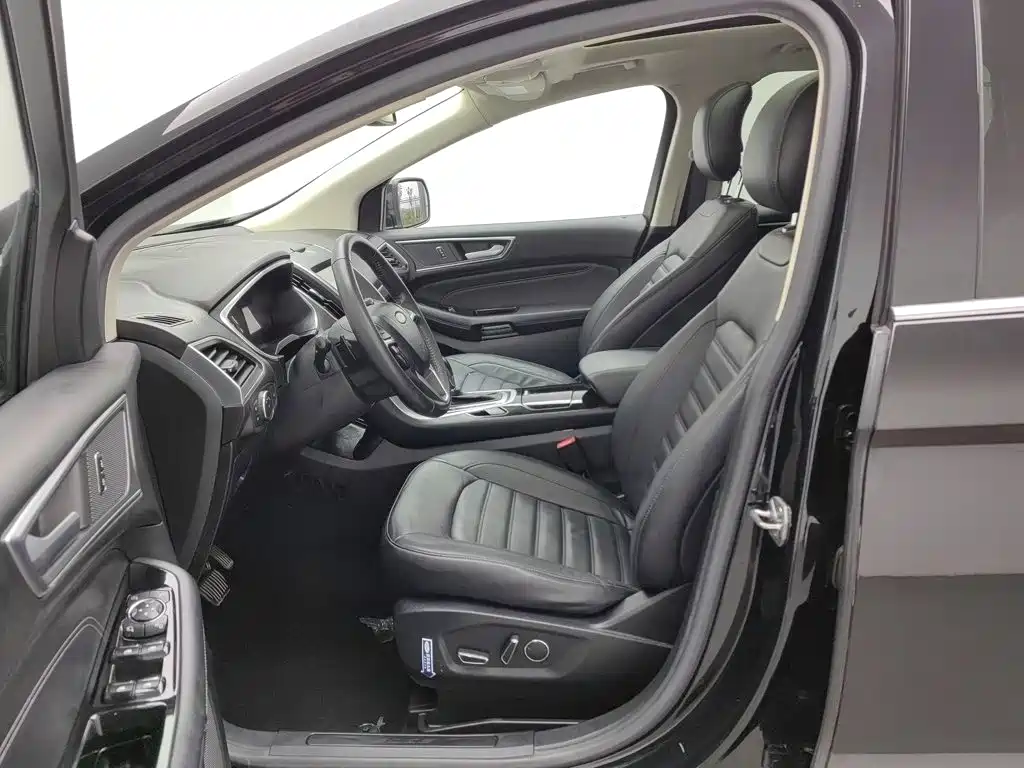 Фото 10 - Ford Edge