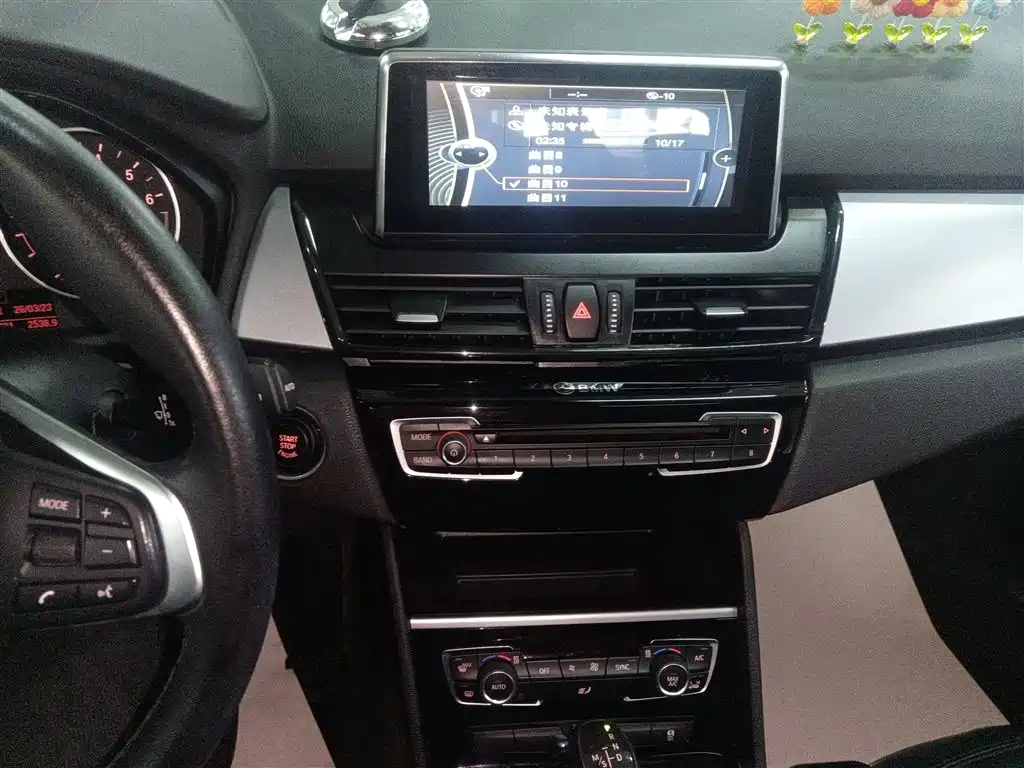 BMW 2 Series Touring 2016 218i Leading фото 9