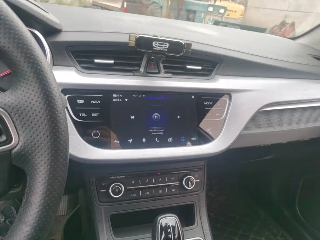 Фото 9 - Geely Vision