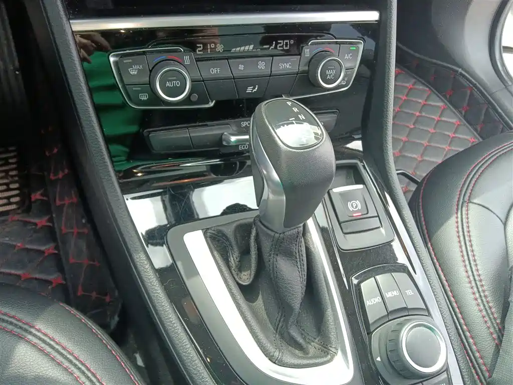 BMW 2 Series Touring 2016 218i Leading фото 10