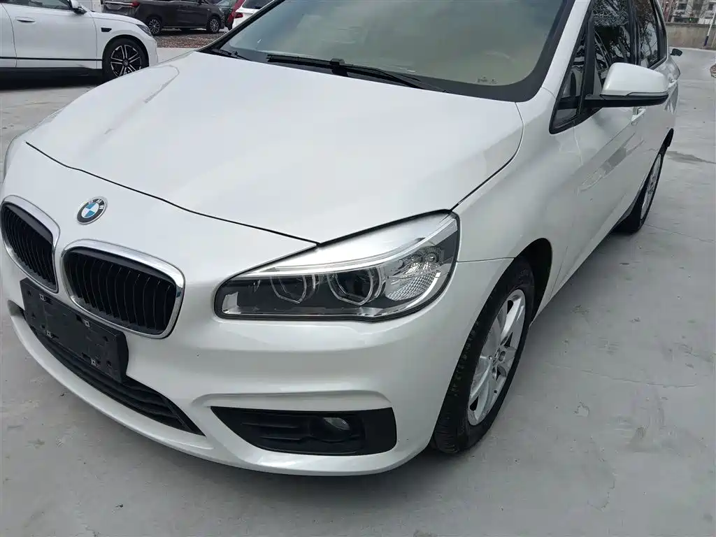 BMW 2 Series Touring 2016 218i Leading фото 18