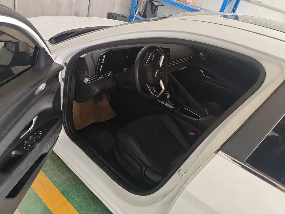 Hyundai Elantra 2023 1.5L CVT GLX Elite Edition фото 5