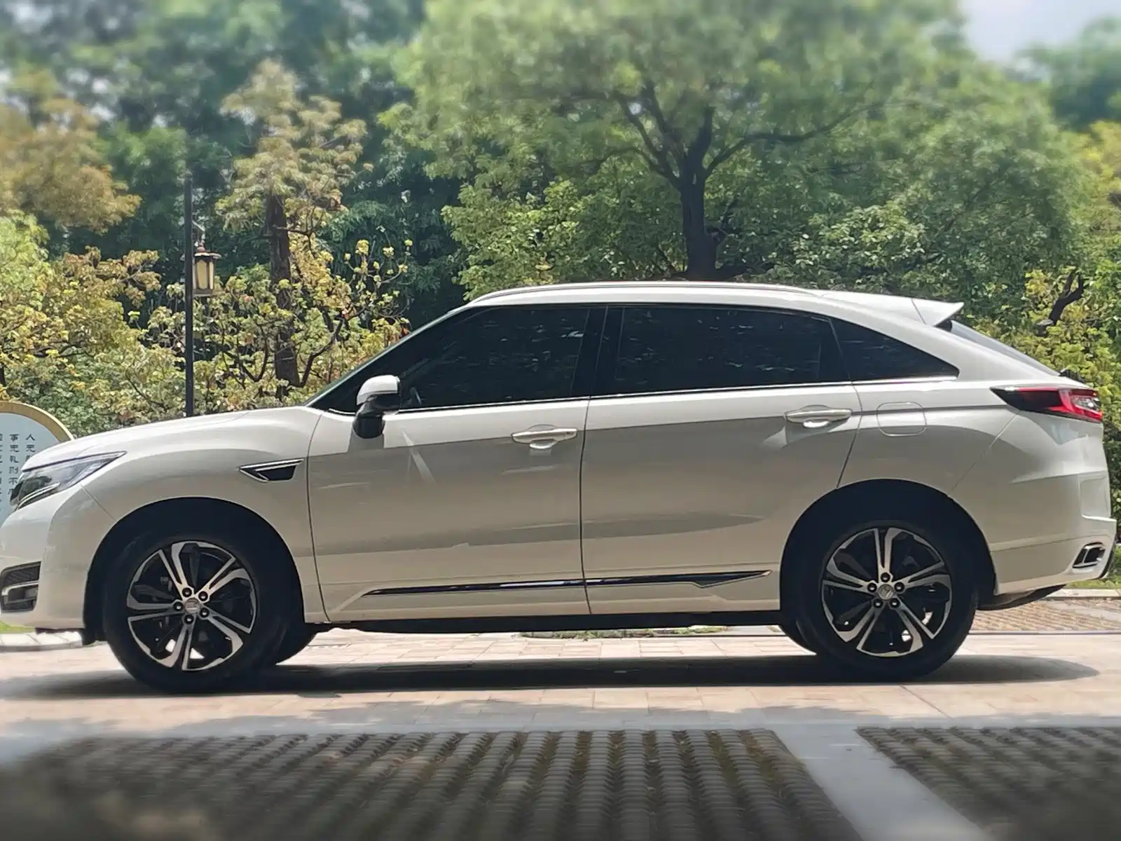 Фото 9 - Honda UR-V