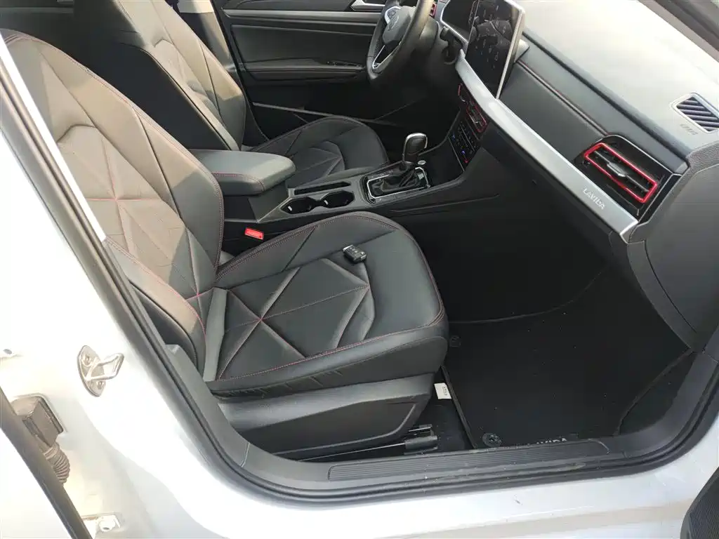 Volkswagen Lavida 2024 Model 300TSI DSG Starlight Leading Edition фото 25