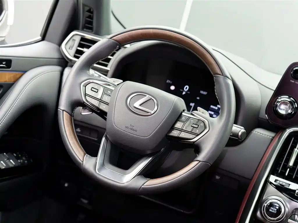 Lexus LX 2025 700h Boundary Edition фото 16