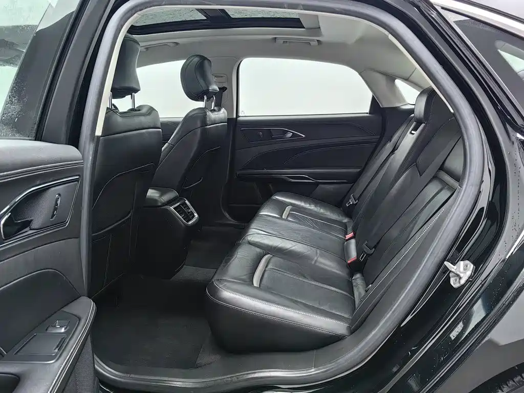 Photo 15 - Ford Taurus