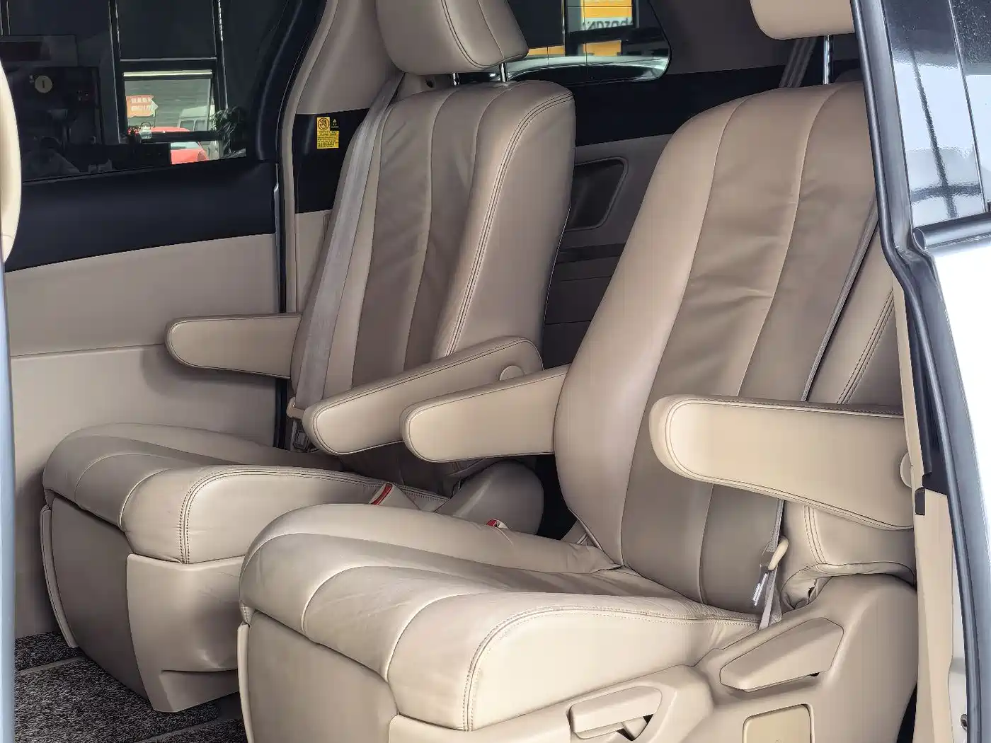 Toyota Previa 2012 2.4L 7-Seater Standard Edition фото 4