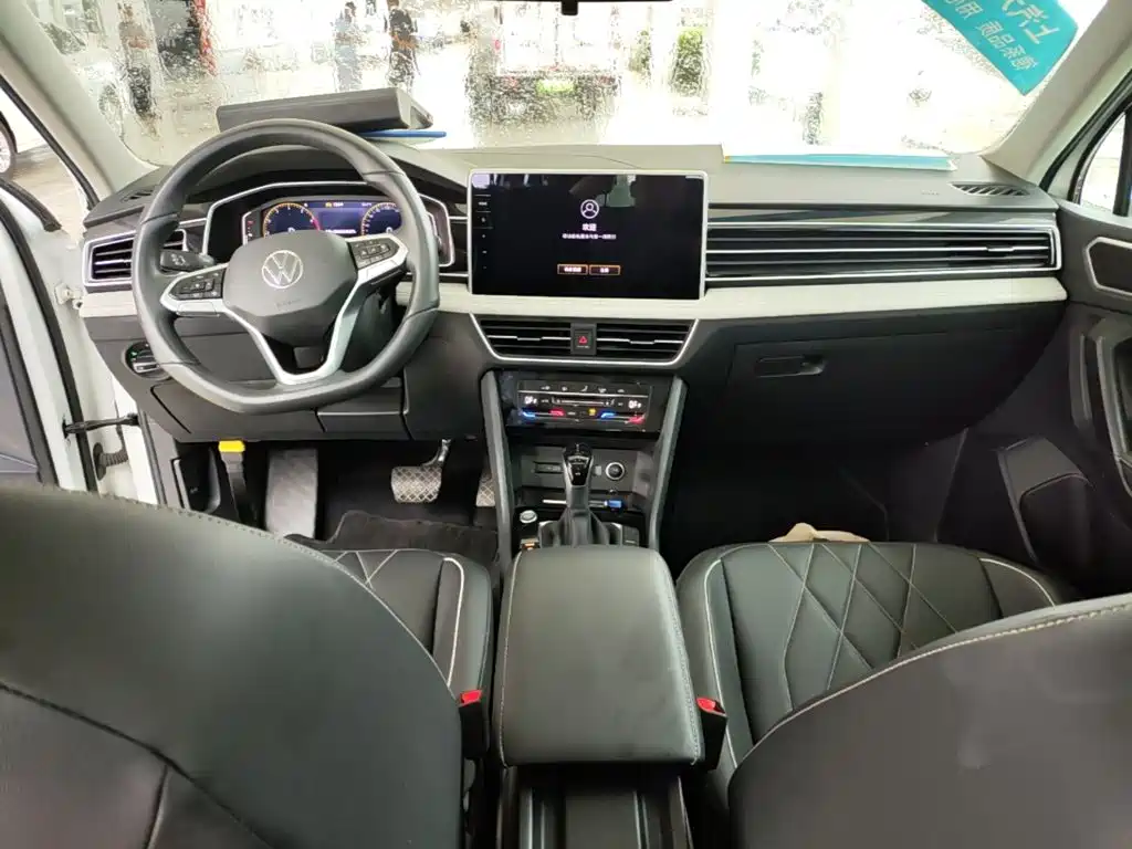 Фото 10 - Volkswagen Tiguan L