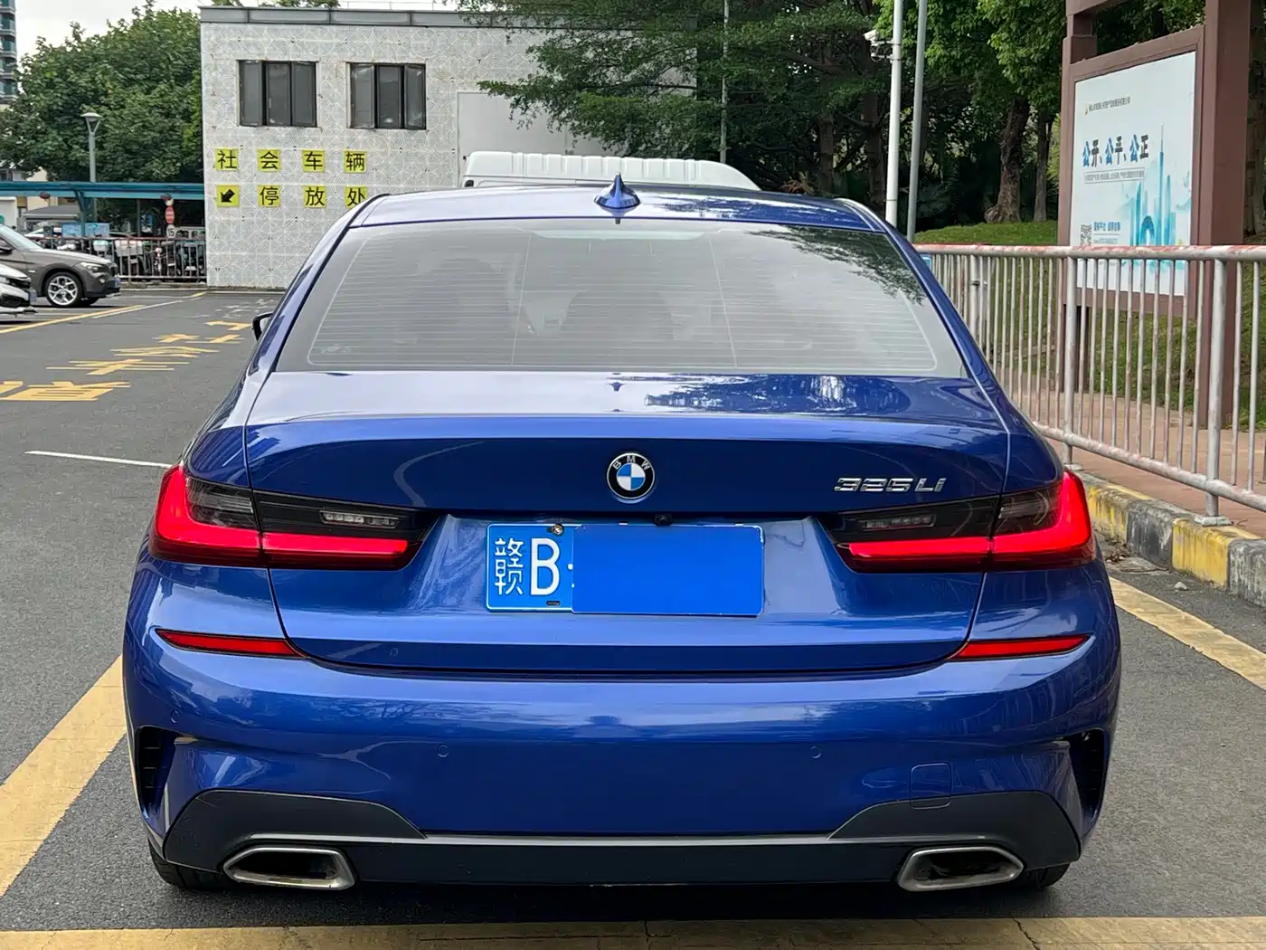 BMW 3 Series 2022 325Li M Sport Package фото 5