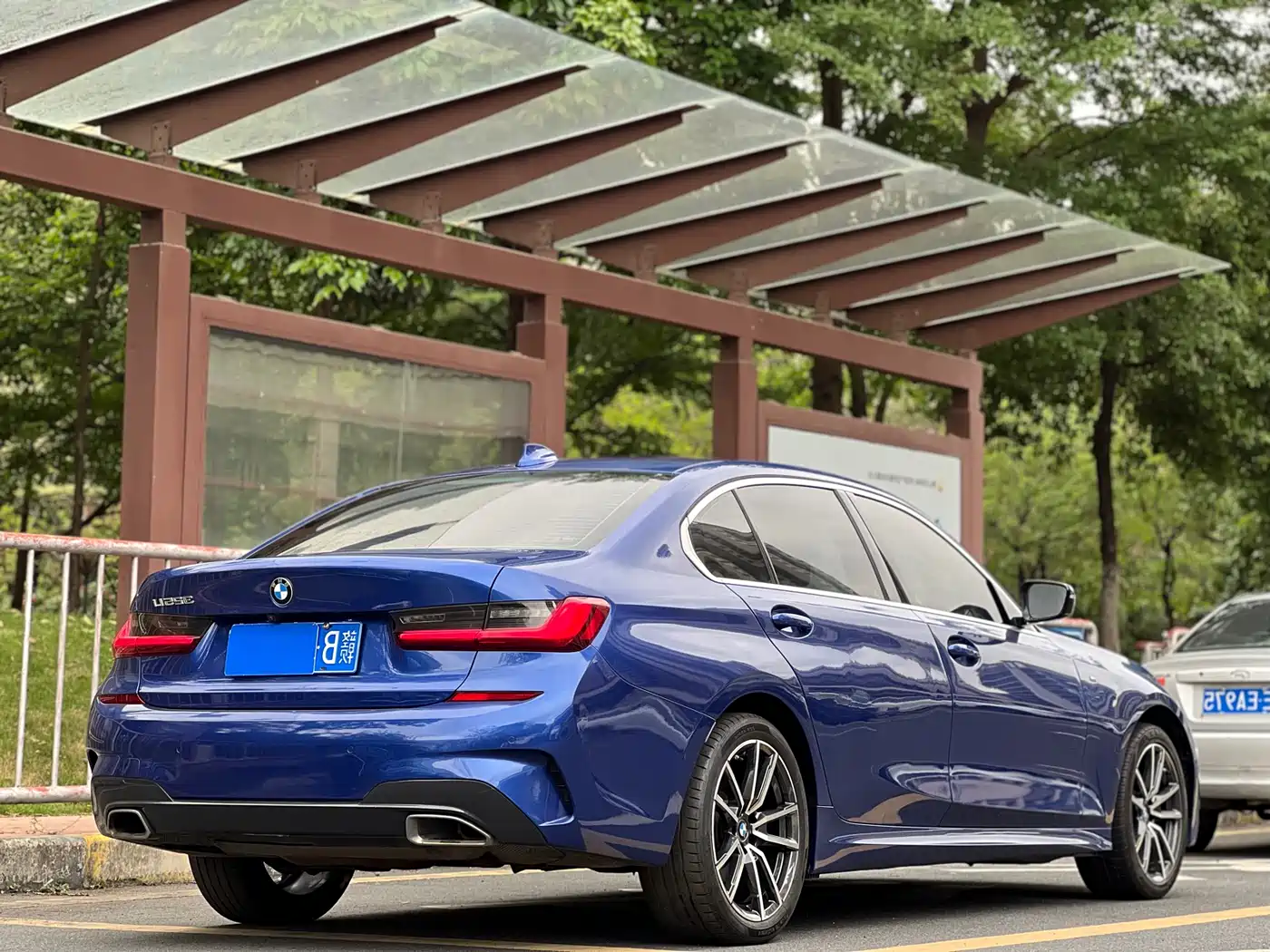 BMW 3 Series 2022 325Li M Sport Package фото 24
