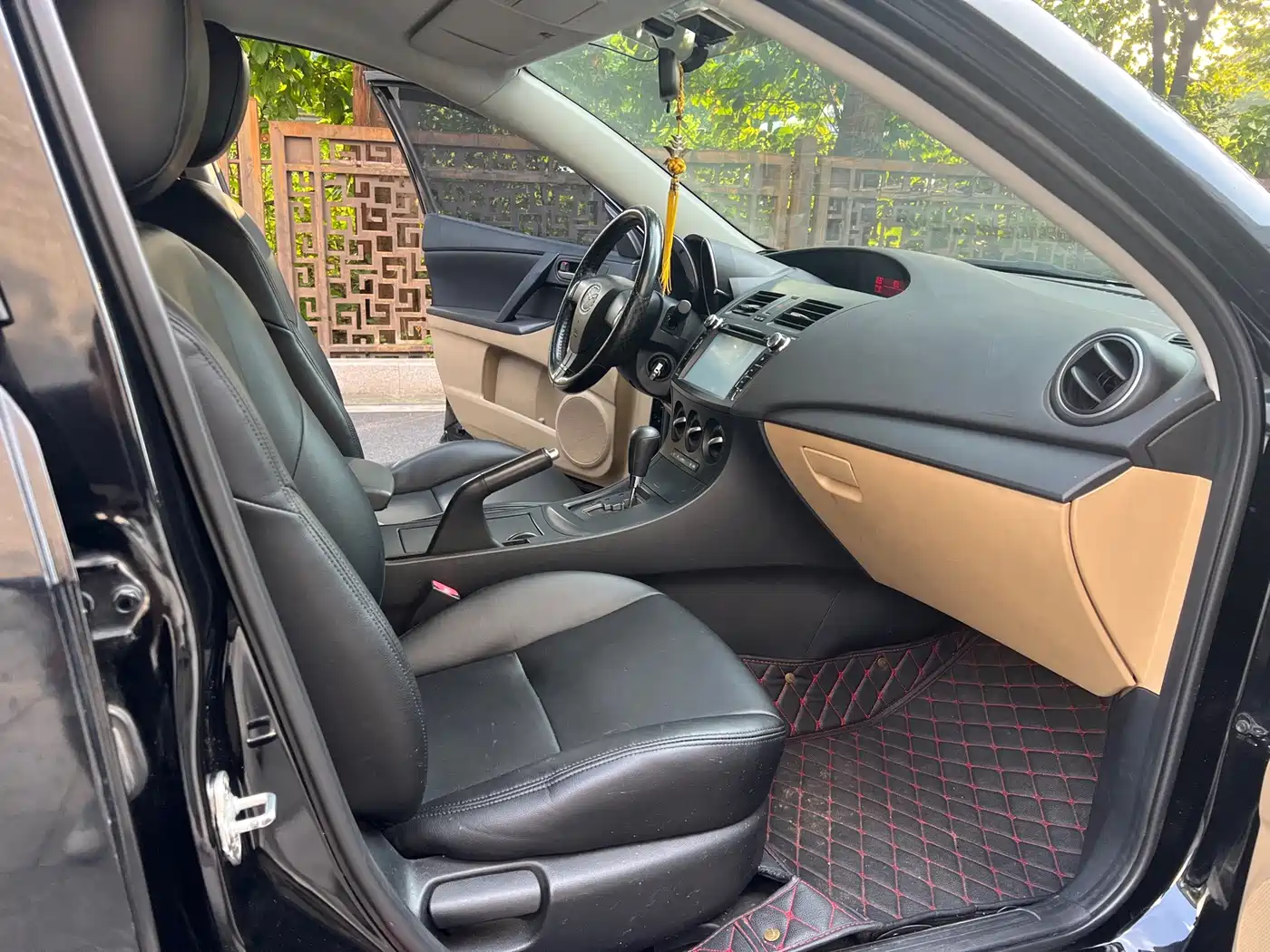 Mazda Mazda3 Axela 2012 2011 Sedan 1.6L Automatic Comfort