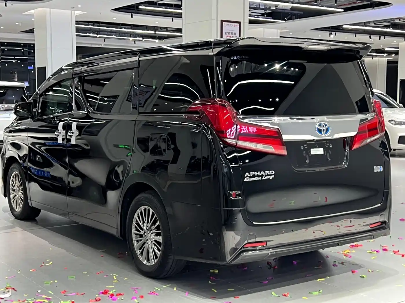 Toyota Alphard 2019 Hybrid 2.5L Premium Edition фото 4