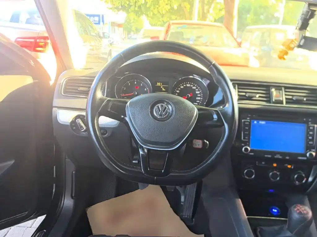 Photo 11 - Volkswagen Sagitar